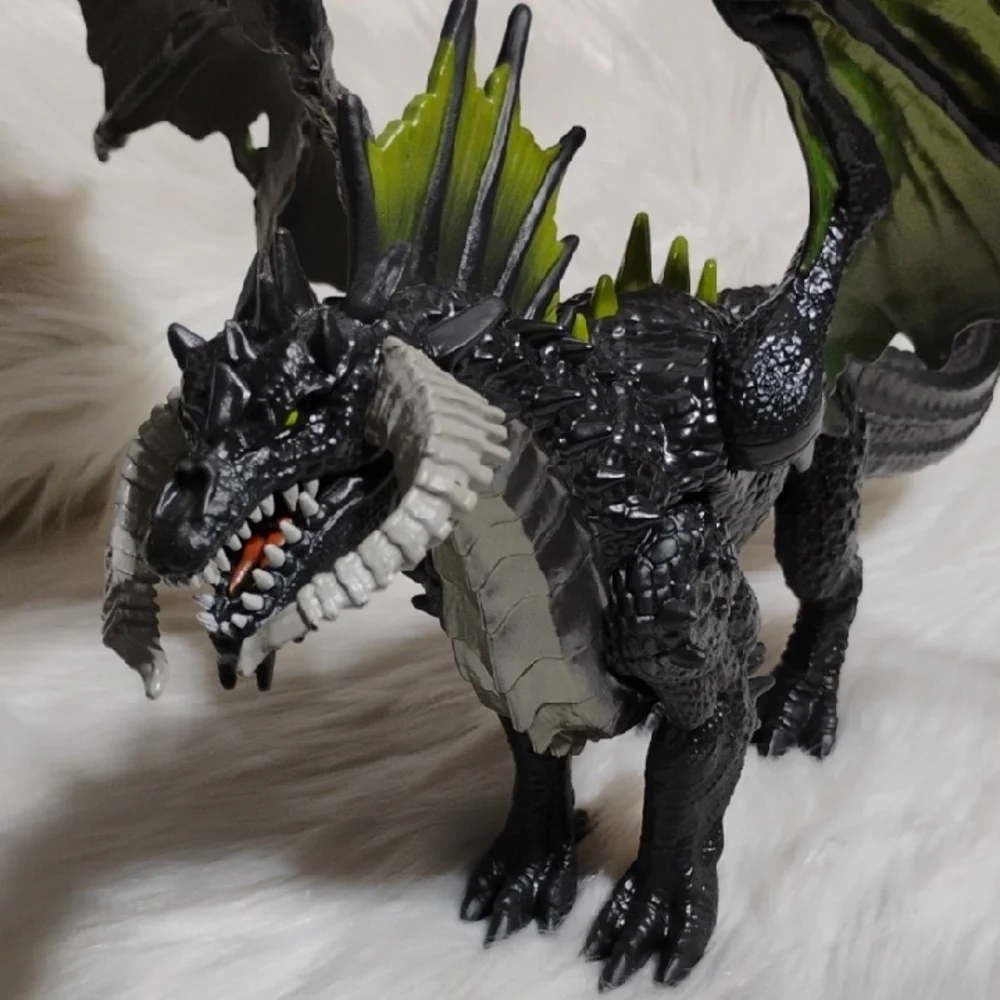 Dungeons & Dragons Rakor Majestic Black & Green Dragon Figure (XX-55) - Picture 2 of 7